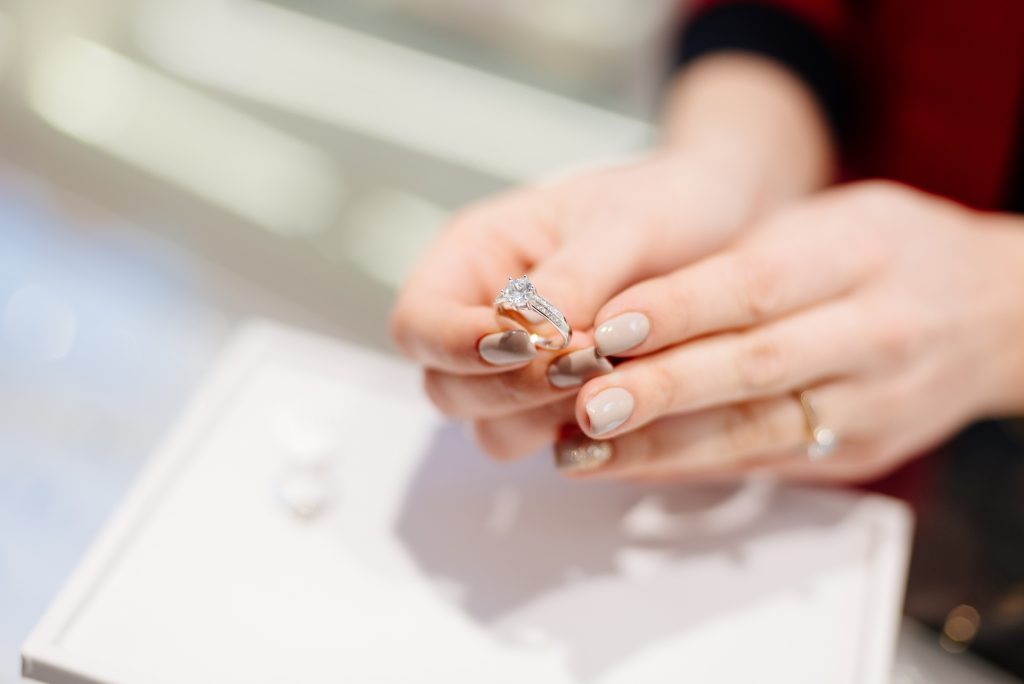 Selling Your Engagement Ring: A Guide to Melbourne Gold Buyers